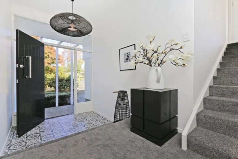 Photo of property in 20 Saint Hill Lane, Havelock North, 4130