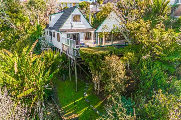 Photo of property in 2/2 Elizabeth Place, Mairangi Bay, Auckland, 0630