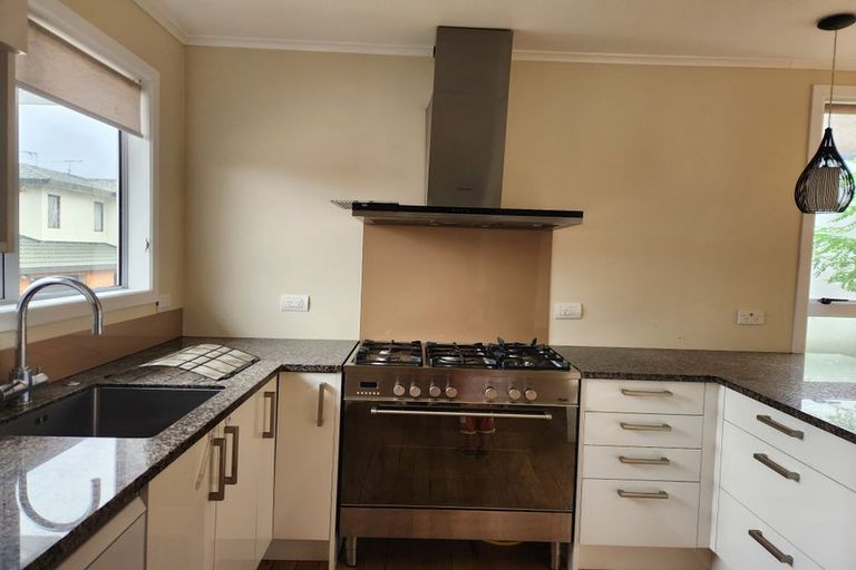 Photo of property in 2/484 East Coast Road, Windsor Park, Auckland, 0630