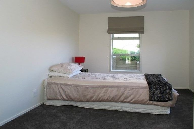Photo of property in 10 Hollyford Place, Aotea, Porirua, 5024