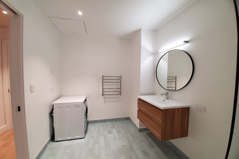 Photo of property in 155 Queen Street, Northcote Point, Auckland, 0627