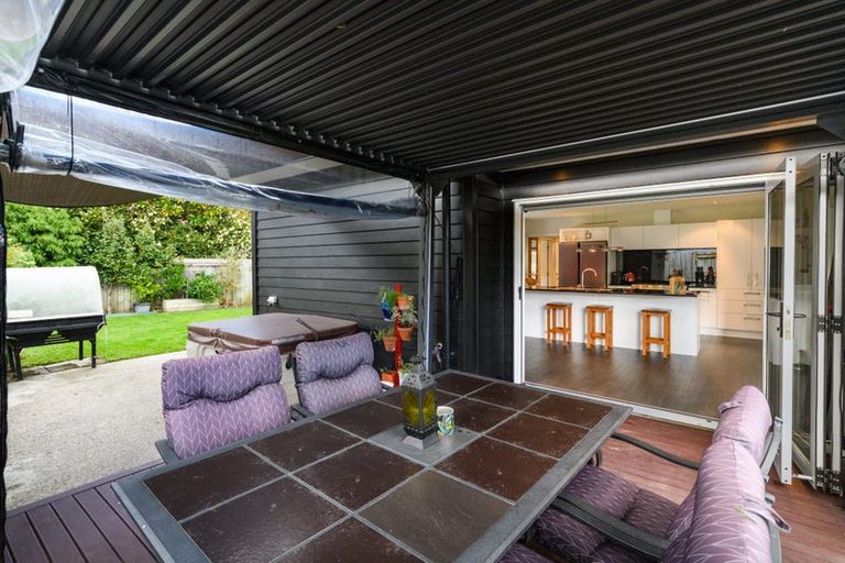 Photo of property in 3 D'urville Place, Kelvin Grove, Palmerston North, 4414