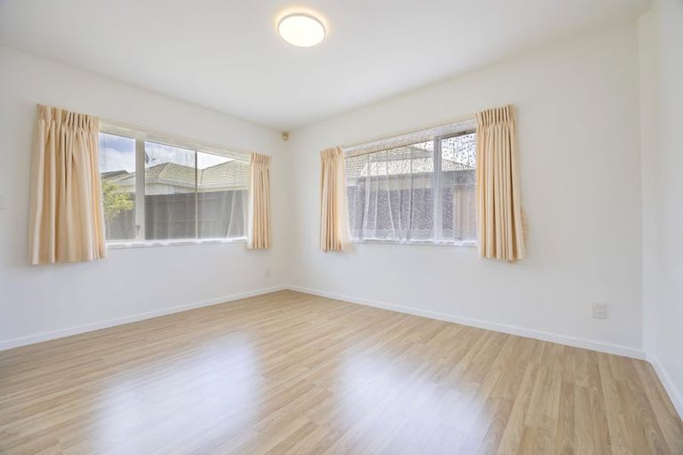Photo of property in 21 Suncrest Drive, West Harbour, Auckland, 0618