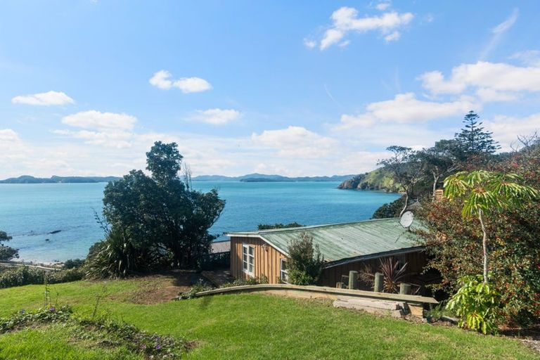 Photo of property in 4 Queens View Road, Russell, 0202