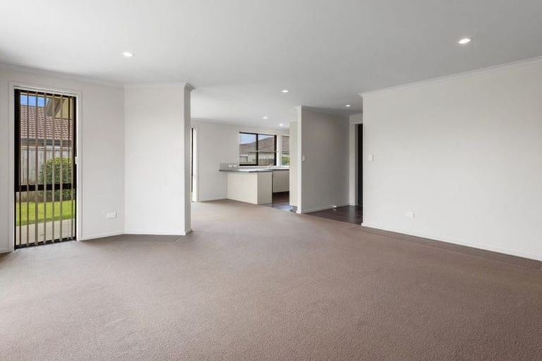 Photo of property in 80 Carrington Drive, Papamoa Beach, Papamoa, 3118