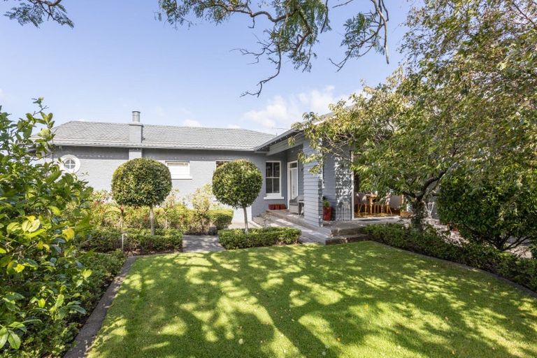 Photo of property in 12 Havelock Road, Hospital Hill, Napier, 4110