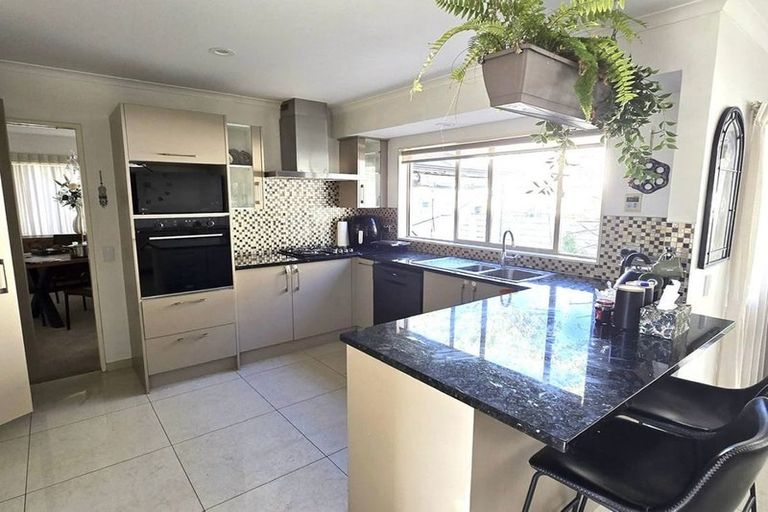 Photo of property in 2 Carbisdale Road, Flat Bush, Auckland, 2016