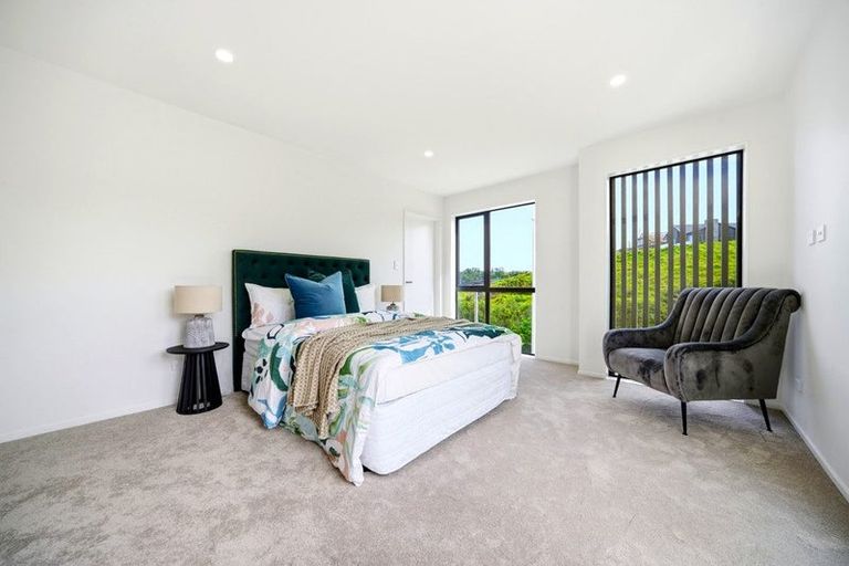 Photo of property in 15 Nerita Place, Long Bay, 0630