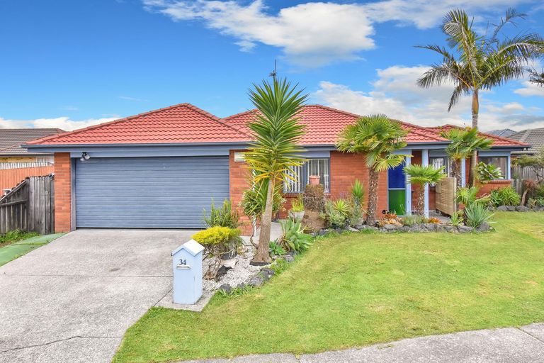 Photo of property in 34 Frank Bunce Grove, Flat Bush, Auckland, 2019