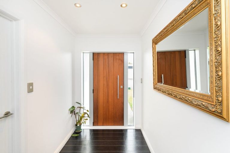 Photo of property in 3 D'urville Place, Kelvin Grove, Palmerston North, 4414