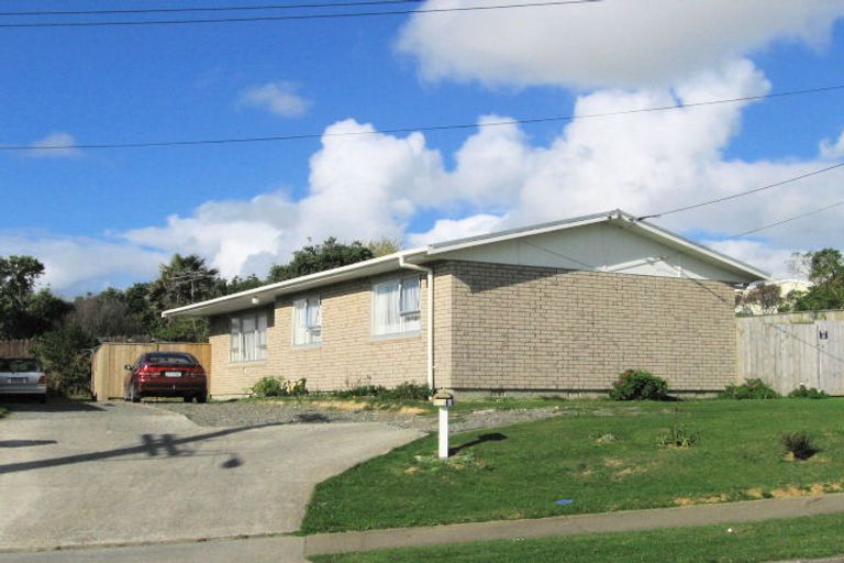 Photo of property in 3 Bedford Street, Cannons Creek, Porirua, 5024