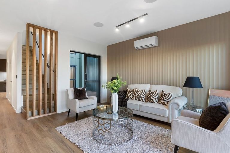 Photo of property in 33 Karaka Village Parade, Karaka, 2580