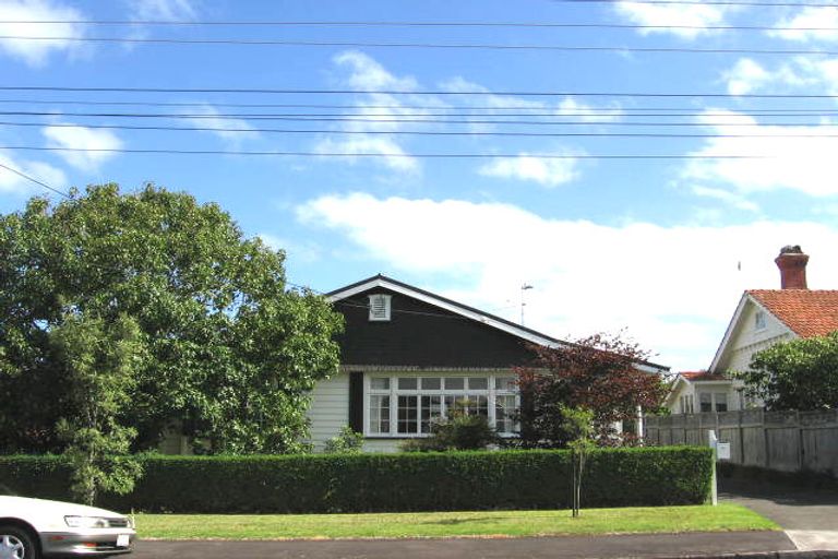 Photo of property in 11 Frater Avenue, Milford, Auckland, 0620