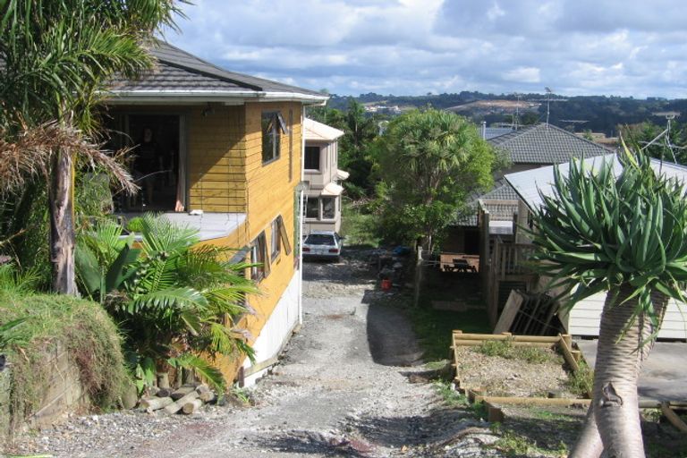 Photo of property in 1/772 East Coast Road, Oteha, Auckland, 0630