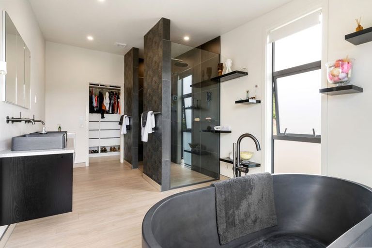 Photo of property in 11 Saint Remy Lane, Redcliffs, Christchurch, 8081