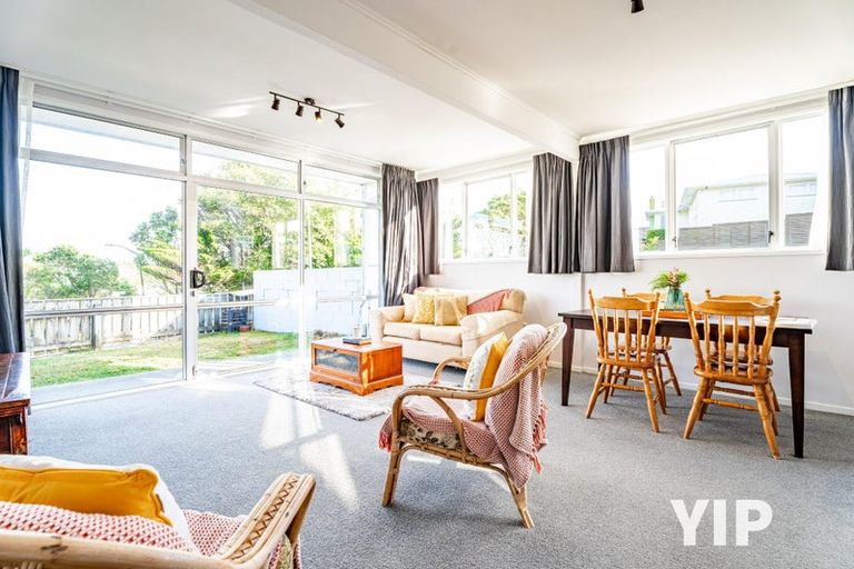 Photo of property in 1/24 Horokiwi Road West, Newlands, Wellington, 6037