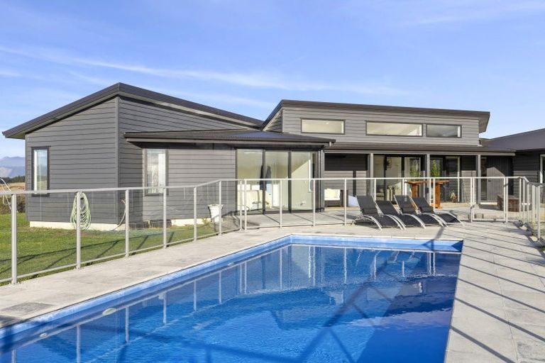 Photo of property in 2 Mahoe Close, Upper Moutere, 7173