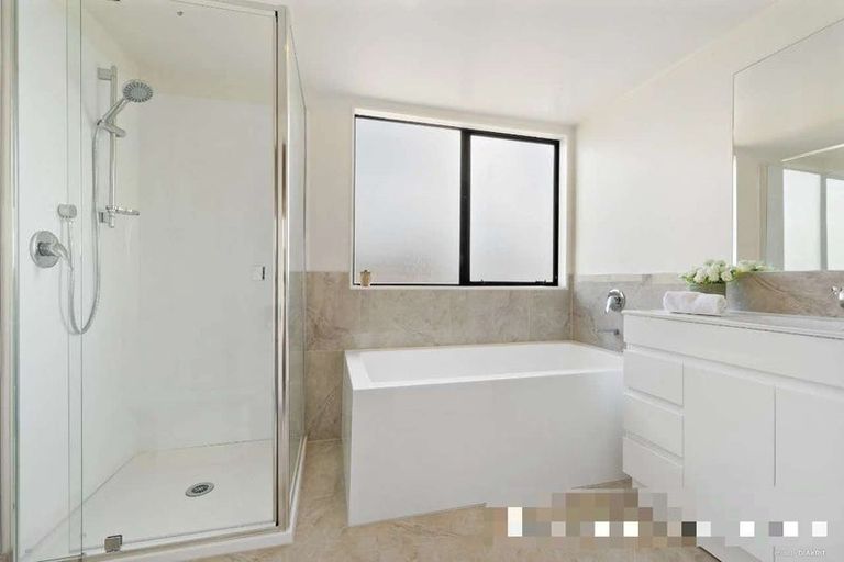 Photo of property in 3/15 Eske Place, Highland Park, Auckland, 2010