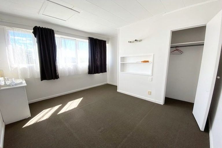 Photo of property in 24 Tiri Tiri Road, Birkdale, Auckland, 0626