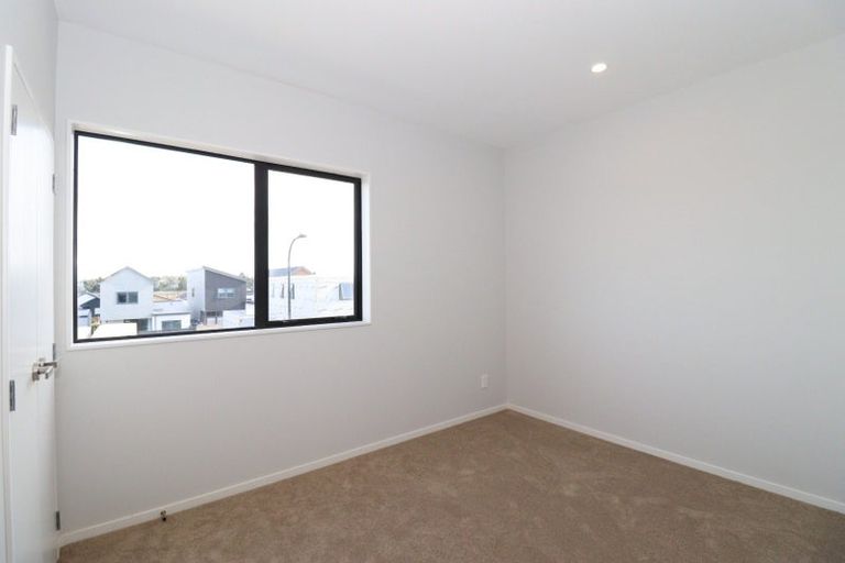 Photo of property in 21 Farranfore Road, Opaheke, Papakura, 2113