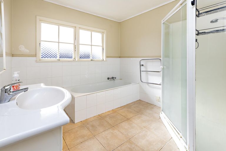 Photo of property in 1 Sunnypark Avenue, Rosehill, Papakura, 2113