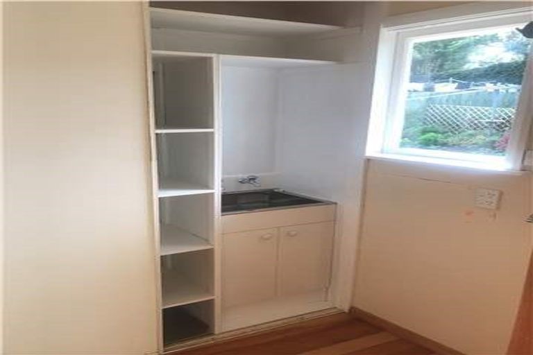 Photo of property in 20 Cotswold Crescent, Newlands, Wellington, 6037