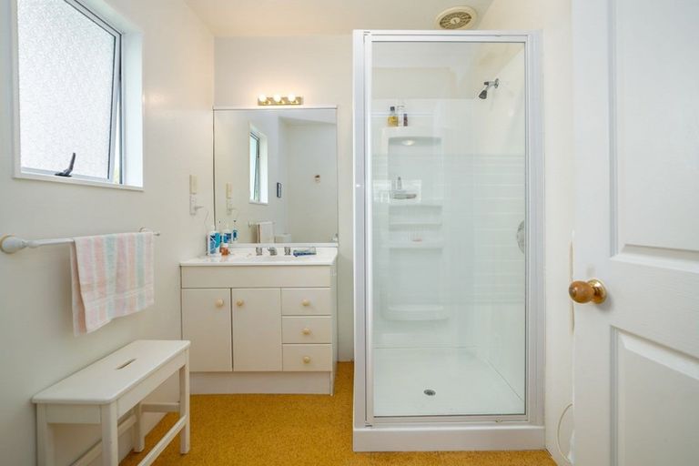 Photo of property in 15 Wood Street, Greytown, 5712