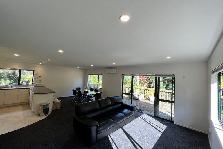 Photo of property in 2/13 Tallington Crescent, Torbay, Auckland, 0630