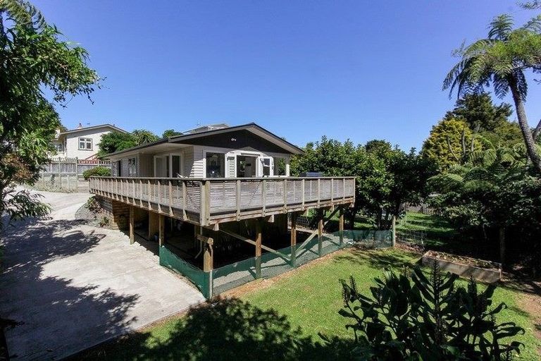Photo of property in 49a Waiwaka Terrace, Strandon, New Plymouth, 4312