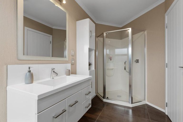 Photo of property in 62 Rosalie Terrace, Kelvin Grove, Palmerston North, 4414