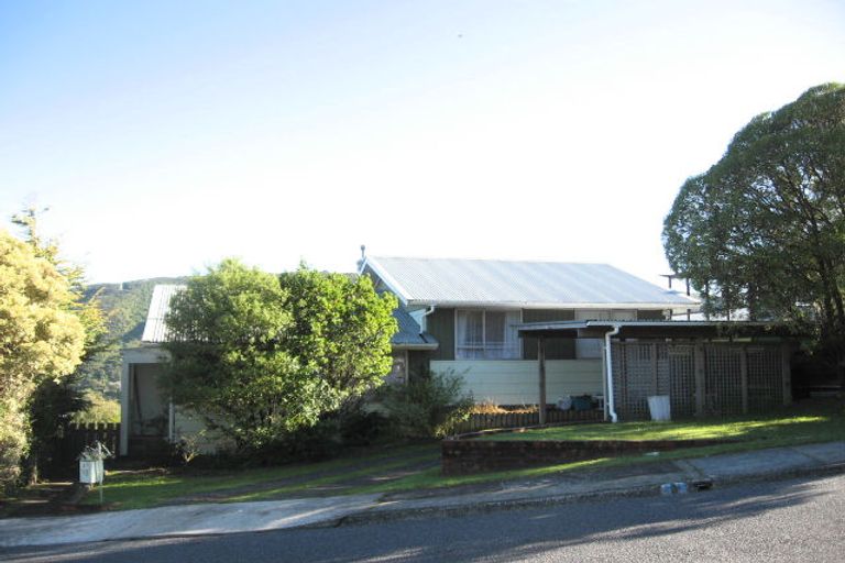 Photo of property in 27 Kingsley Street, Stokes Valley, Lower Hutt, 5019