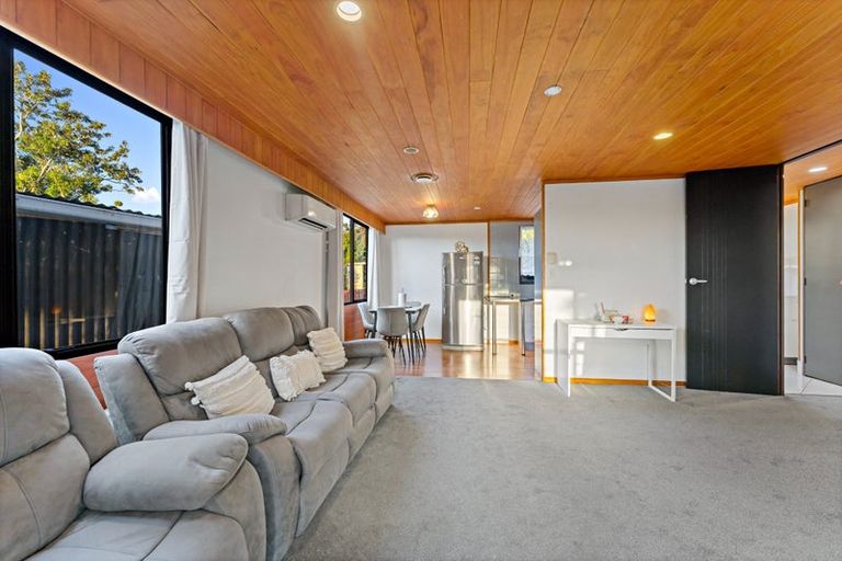 Photo of property in 19 Posa Avenue, Henderson, Auckland, 0612