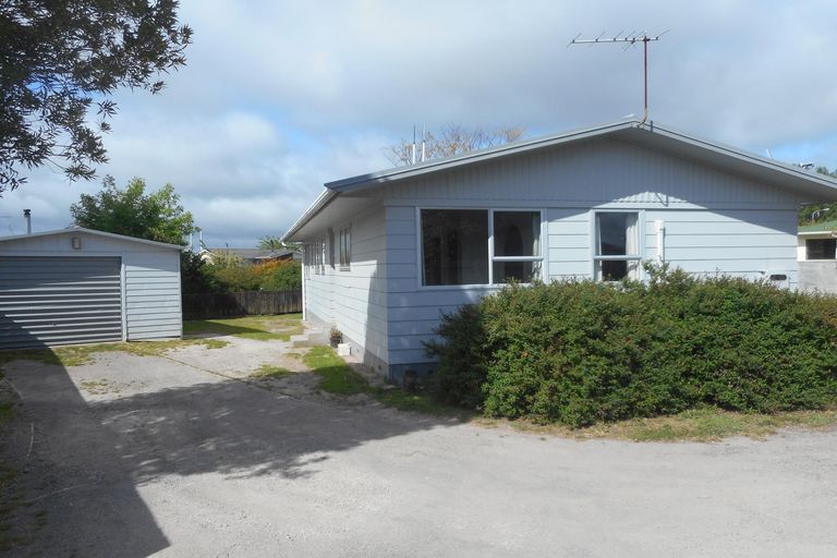 Photo of property in 16a Matthew Place, Kawaha Point, Rotorua, 3010