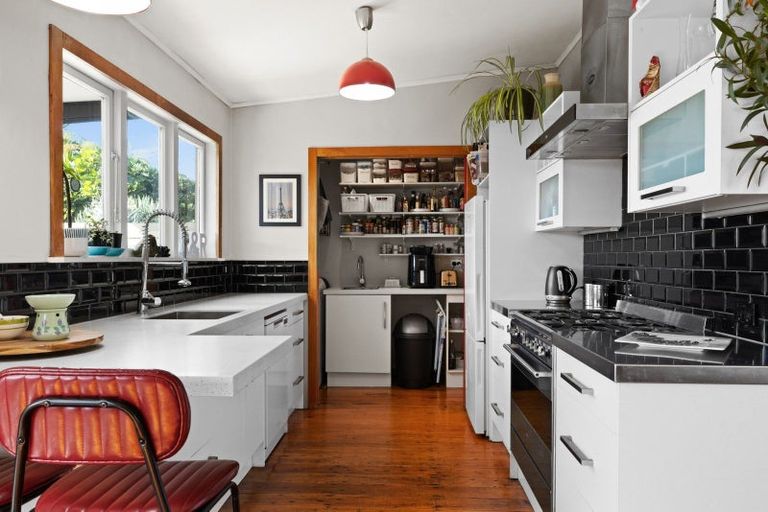 Photo of property in 247 Georges Drive, Napier South, Napier, 4110