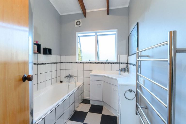 Photo of property in 1/21 Captain Scott Road, Glen Eden, Auckland, 0602