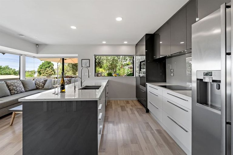 Photo of property in 8 Emlyn Place, Torbay, Auckland, 0630