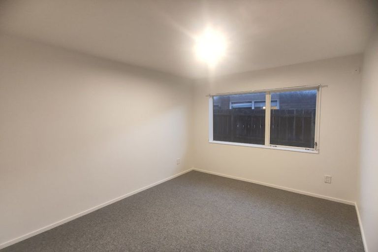 Photo of property in 2/3 Caribbean Drive, Unsworth Heights, Auckland, 0632