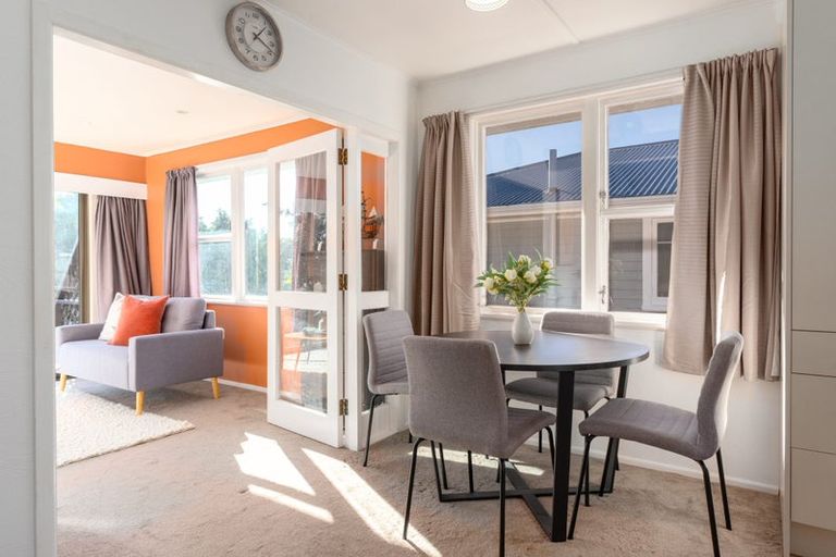 Photo of property in 33 Lynda Avenue, Paparangi, Wellington, 6037