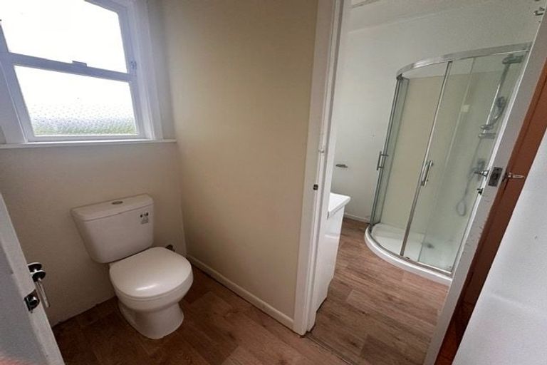 Photo of property in 88 Newlands Road, Newlands, Wellington, 6037