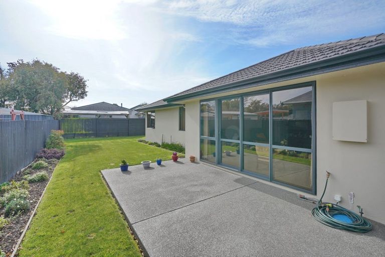 Photo of property in 14 Royal Park Drive, Parklands, Christchurch, 8083