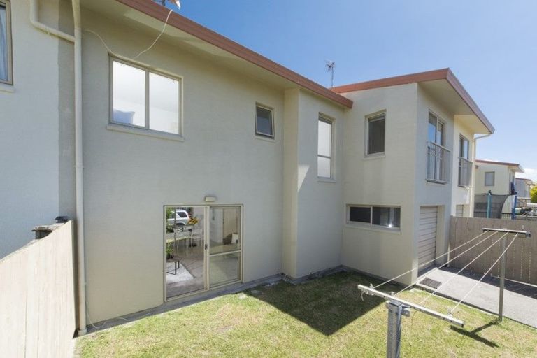 Photo of property in 9 Lockington Avenue, Henderson, Auckland, 0612
