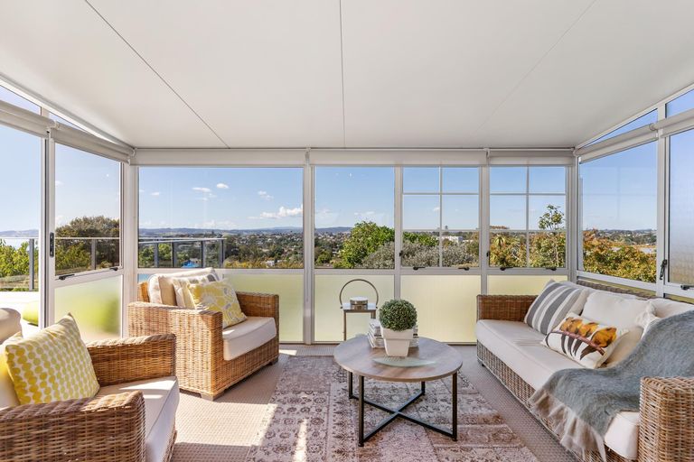 Photo of property in 37 Mellons Bay Road, Mellons Bay, Auckland, 2014