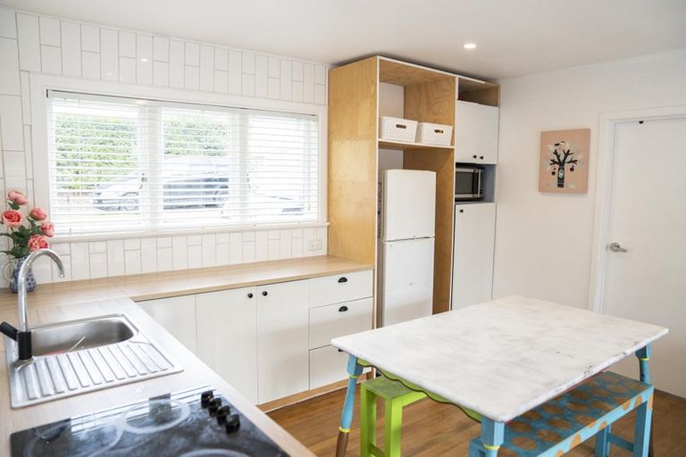 Photo of property in 1/637 Swanson Road, Swanson, Auckland, 0612