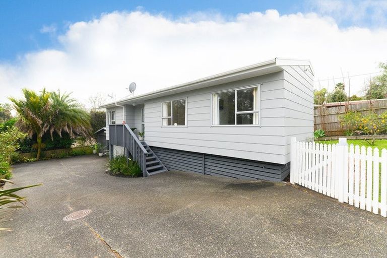 Photo of property in 2/23 Tawa Road, Te Atatu Peninsula, Auckland, 0610