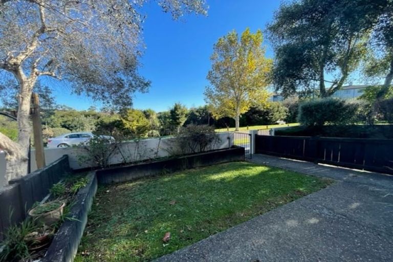 Photo of property in 2/27 Kellaway Drive, East Tamaki, Auckland, 2013