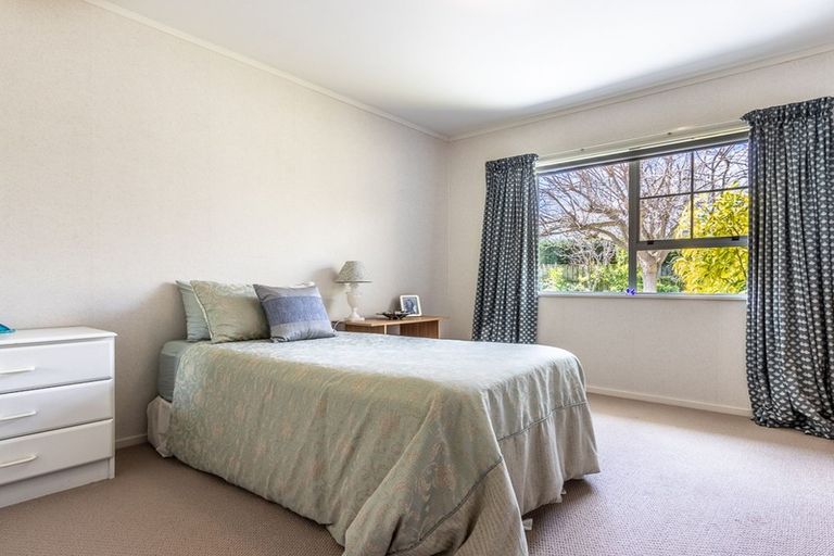Photo of property in 3 Papawai Grove, Waikanae, 5036