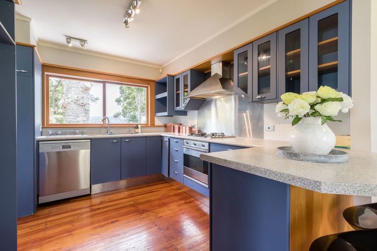 Photo of property in 10 Tawini Road, Titirangi, Auckland, 0604