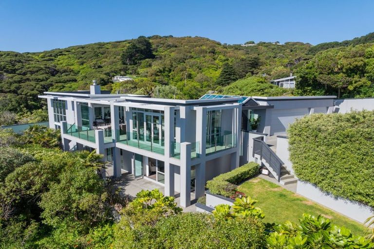 Photo of property in 32 Roys Road, Plimmerton, Porirua, 5026