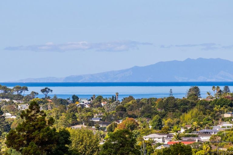 Photo of property in 3 Idyll Place, Northcross, Auckland, 0632