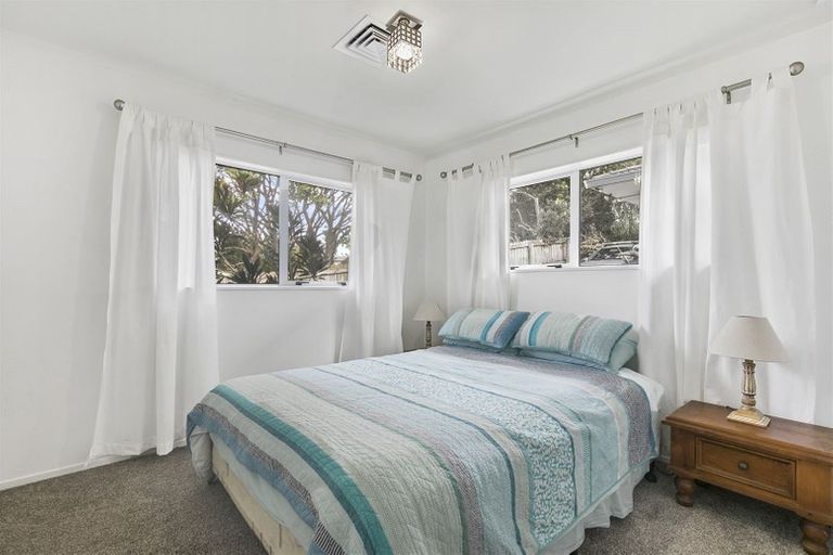 Photo of property in 2/16 Spears Place, Botany Downs, Auckland, 2010